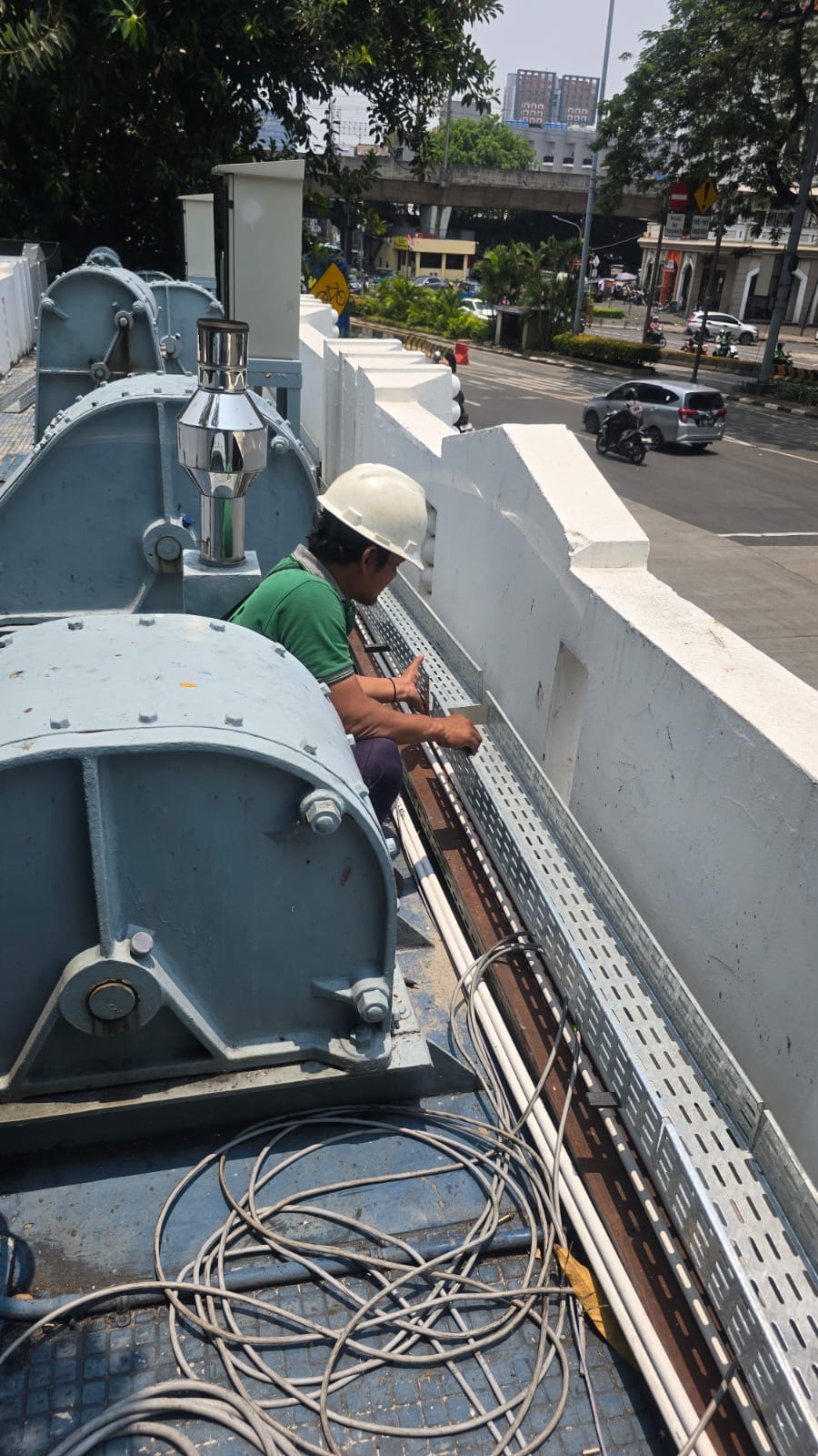 Roof tray